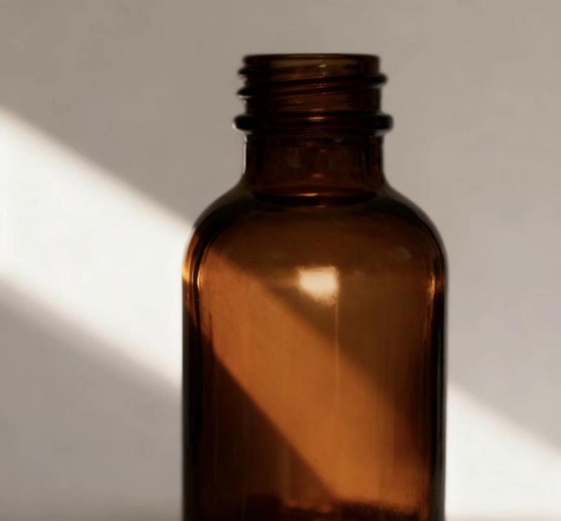 Διαφανές ή καφέ; The Scientific Wisdom Behind Reagent Bottle Selection Color Διαφανές ή καφέ; The Scientific Wisdom Behind Reagent Bottle Selection Color